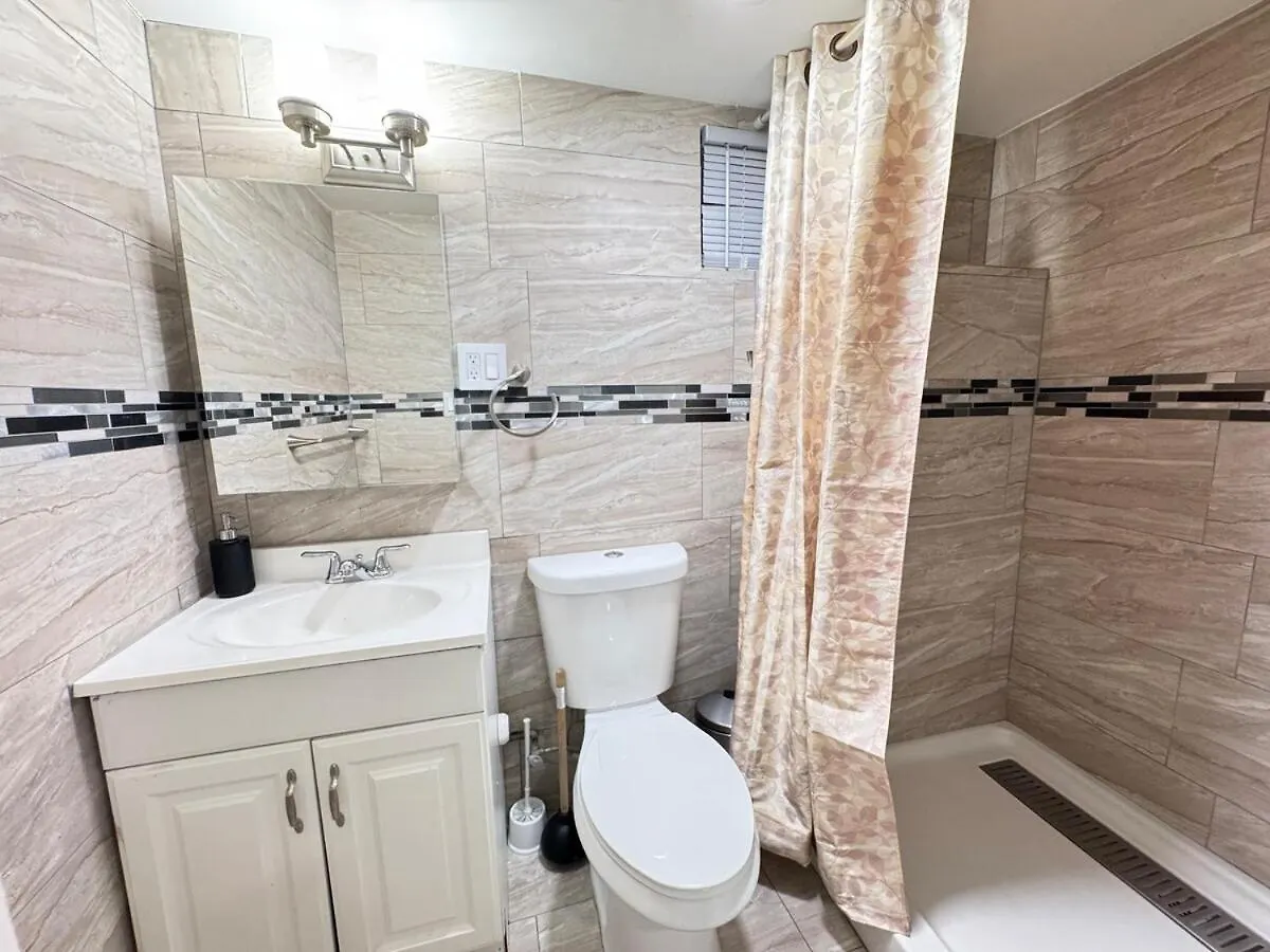 2-Bedroom Sleeps 6 Stay Near Ewr & American Dream Newark Apartment